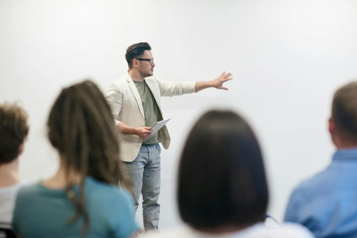 From Manager to Mentor: Evolving Your Leadership Mindset